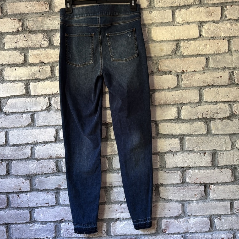 NWT’s $128 Spanx Distressed Denim Legging Medium Wash Size M - Picture 3 of 5